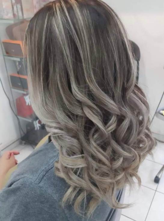 Servicio de peinado y balayage hecho en Vero's salón